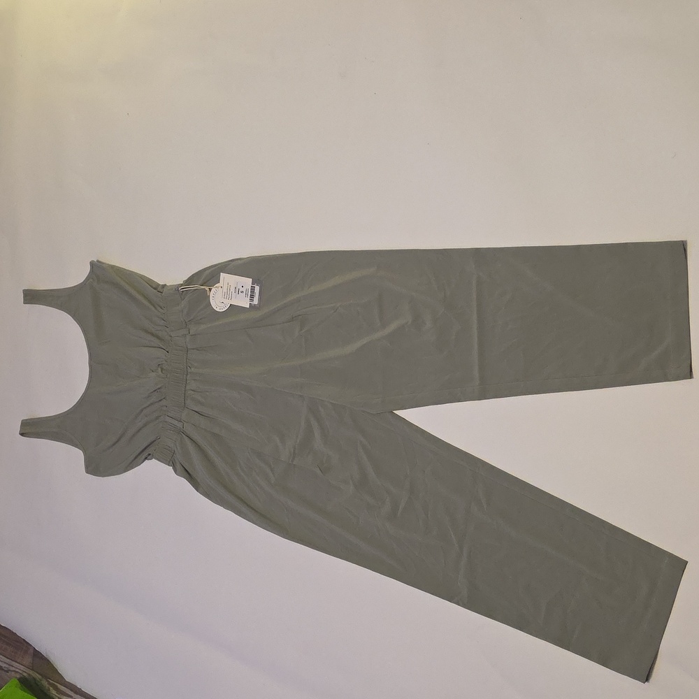 NWT Women's Vuori Villa Pose Scoop Jumpsuit in Sage Green & Size Small. - Picture 6 of 6